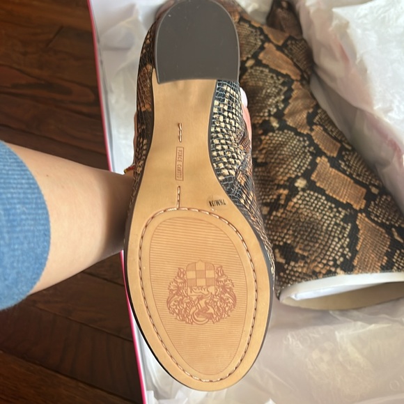 NVW snake skin Vince Camuto boots. - Picture 5 of 6